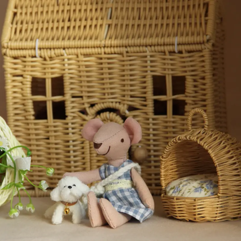Accessori in miniatura Casetta per cani in rattan con cucciolo di lana